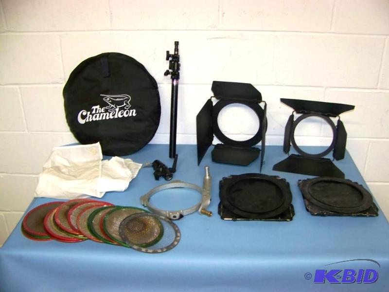 lot 33 image: Lighting lot