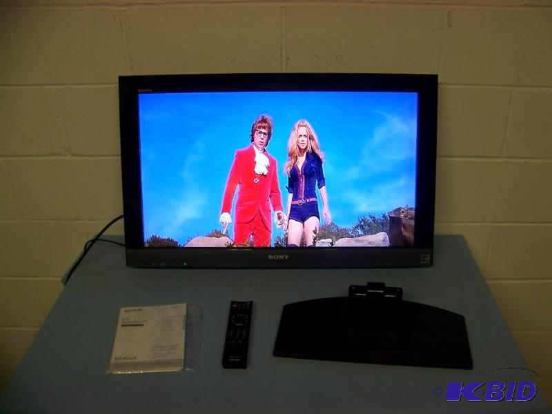 lot 6 image: Sony, 32, Bravia, LCD, Digital Color HDTV