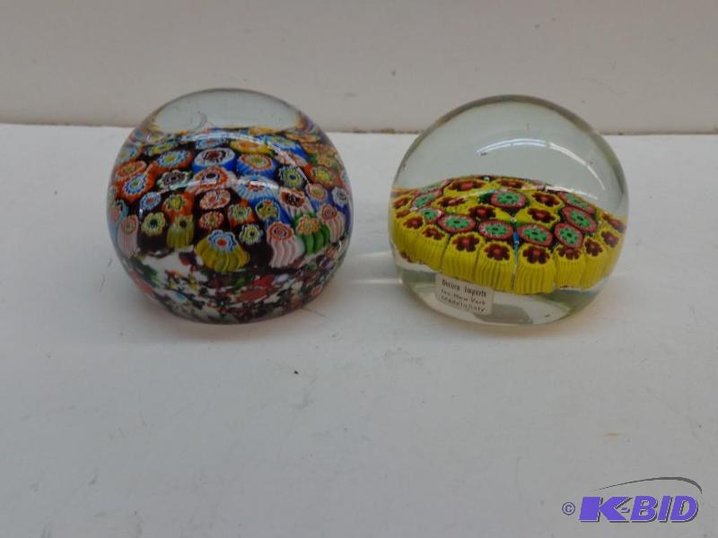 lot 125 image: 2 Mille Fiori Boquet&nbspPaperweights (1) La...