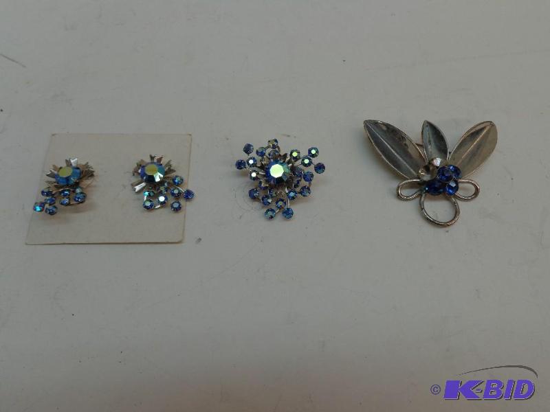 lot 126 image: 2 Pins and A Pair of Clip on Earrings No Mark...