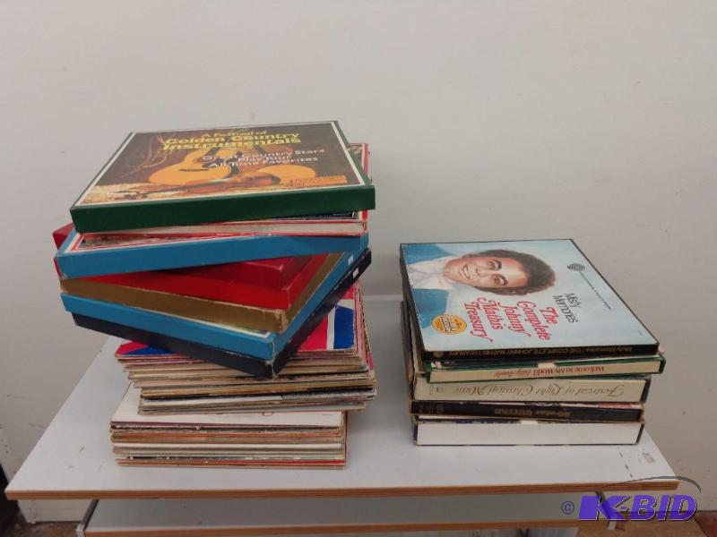 lot 128 image: Large Assortment of Vinyl Records Worlds Grea...