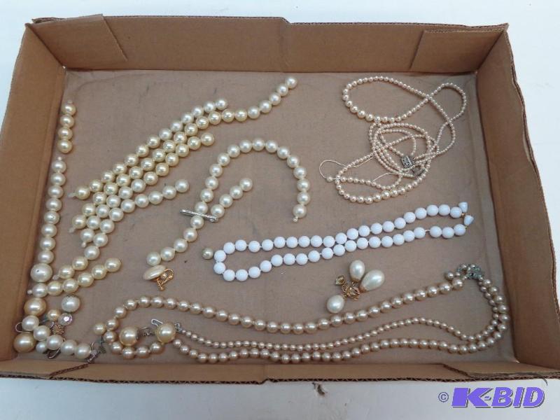 lot 130 image: Assorted Pearl Style Necklaces Various Sizes&...