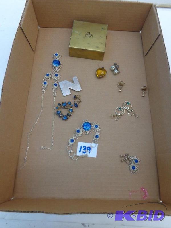 lot 139 image: Screw Ear Rings, Bracelets and Necklaces Matc...