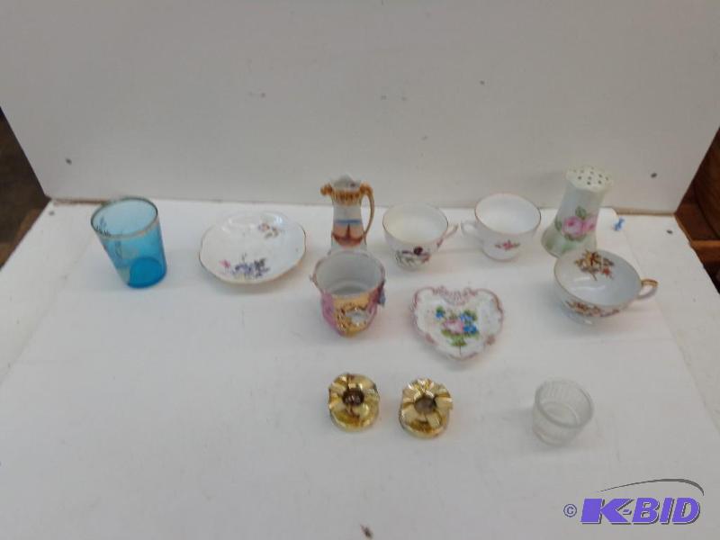 lot 143 image: Bone China, Shaker, and More Royal Dover Bone...
