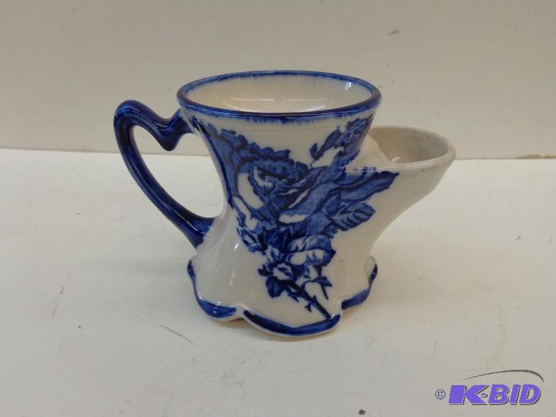 lot 156 image: Floris&nbspLondon Victoria Tea Pot Floris Lo...