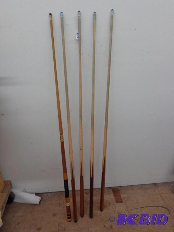 lot 160 image: Assorted Pool Cues (1) 3 Piece 57.5&quot (3)...