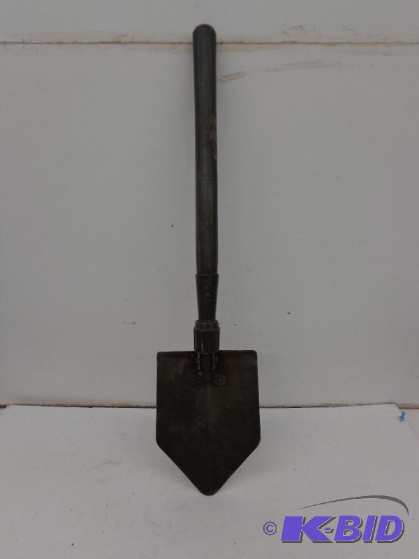 lot 179 image: U.S Military Folding Shovel 26&quot Good Con...