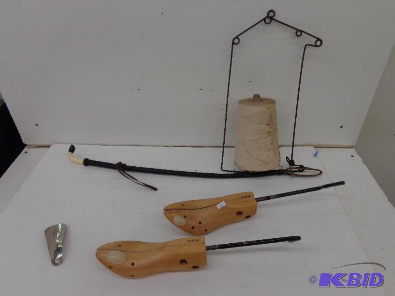 lot 186 image: Antique Misc Items Vintage horse Whip Approxi...