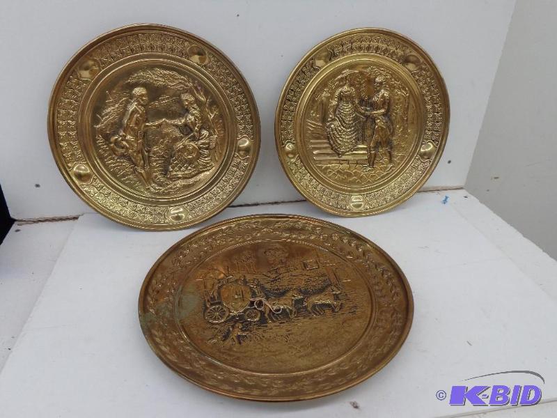 lot 214 image: Decorative Wall Plates magnetic rims but not ...