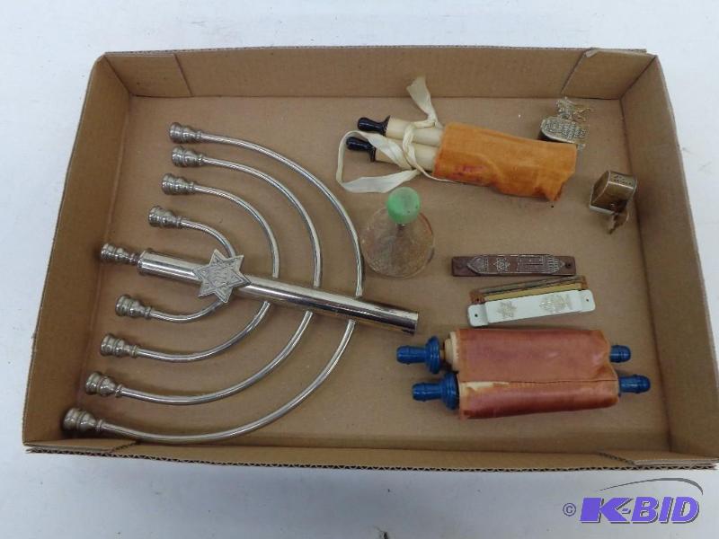 lot 234 image: Antique Israel Jewish Items Small Salt and Pe...