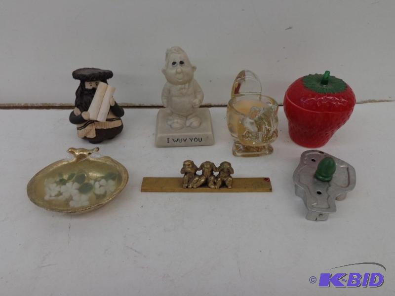 lot 239 image: Various Antique Items Small Strawberry Storag...