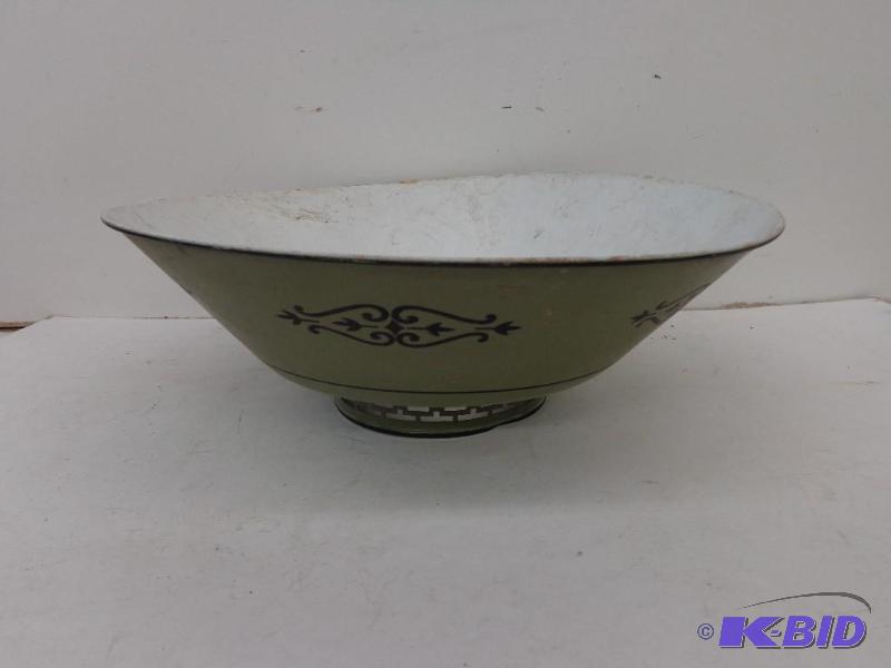 lot 243 image: Old Tin Lamp Shade Olive Green in Color 14&qu...