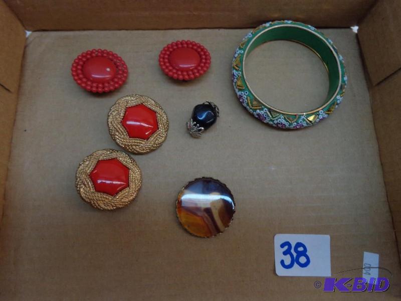 lot 38 image: Costume Jewelry 2 Sets of Clip on Ear Rings 1...