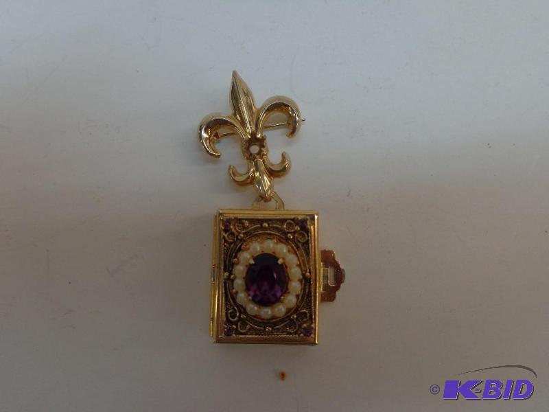 lot 41 image: Small 4 Picture Locket on&nbspBrooch ClipPi...