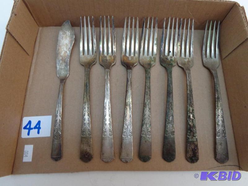 lot 44 image: Tudor Plate Oneida Community Silverware Silve...