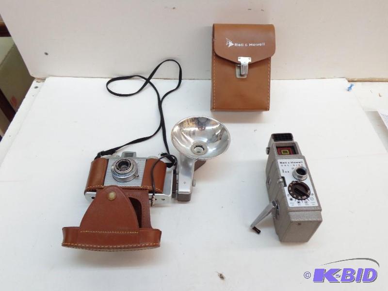 lot 53 image: Assorted Cameras Bell &amp Howe One Nine 8mm...