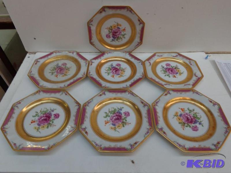 lot 56 image: 7 Octagon Plates Queen Bottle Rosenthale Selb...