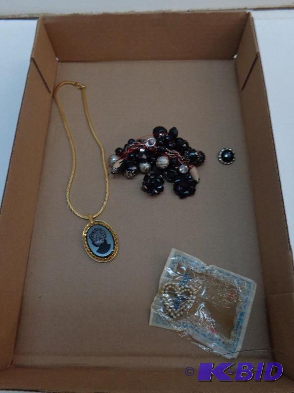 lot 68 image: Set of Clip on Ear Rings, and Lovely Lady Bro...