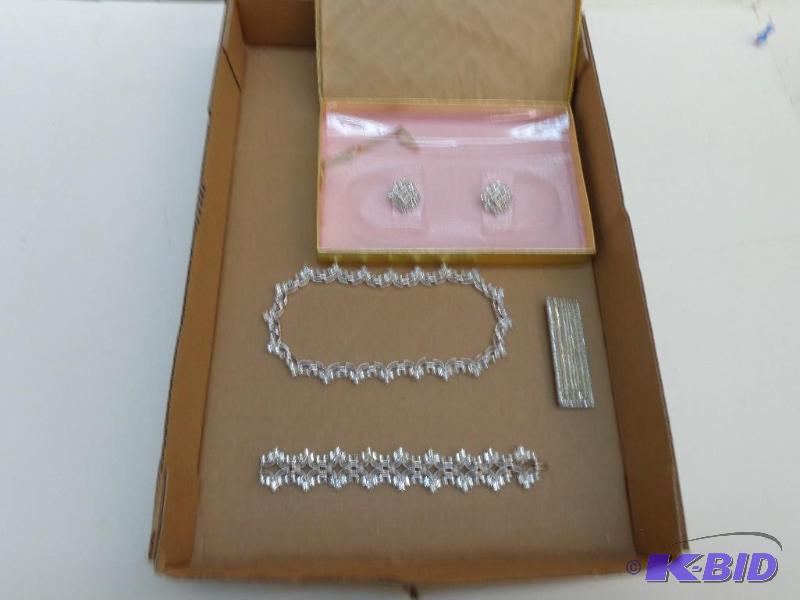 lot 70 image: Matching Clip Ear Rings, Pin Necklace and Bra...