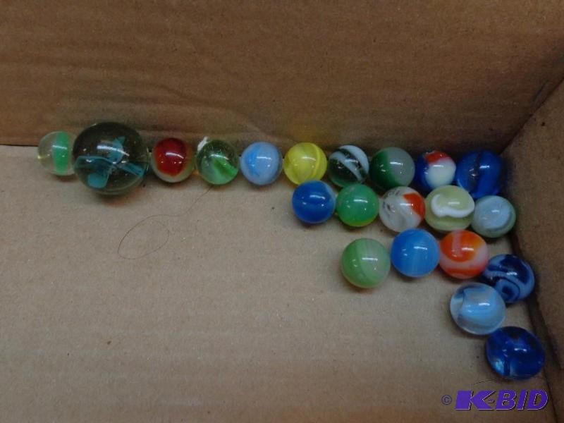 lot 85 image: Bag of Marbles&nbsp 20 Regular Size 1 Jumbo...