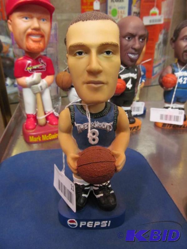 Timberwolves #8 Nesterovic