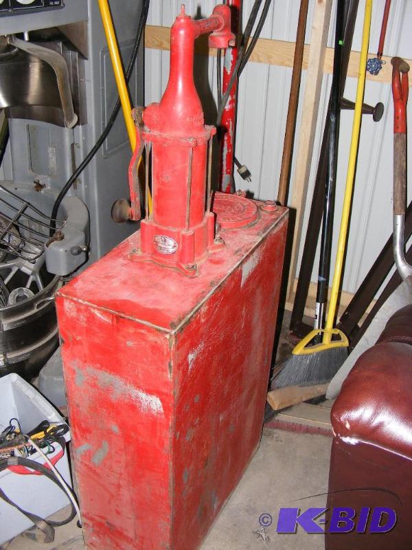 Standard Oil Company Gas Tank This item has a...