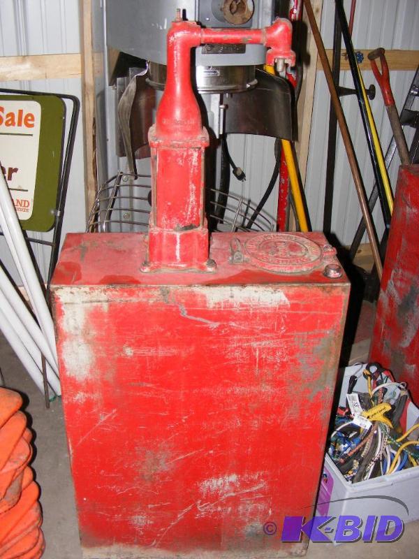 Standard Oil Company Gas Tank This item has a...