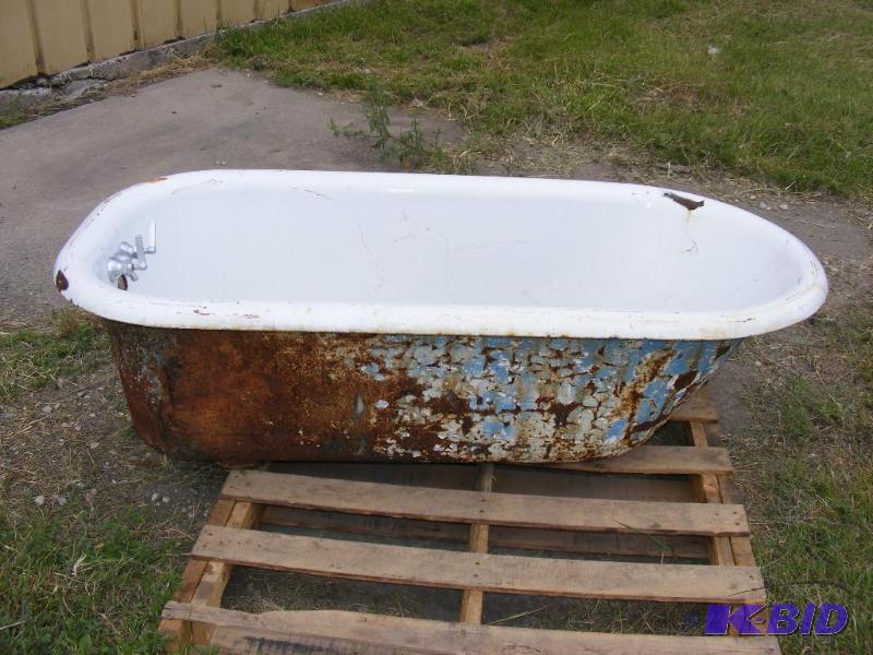 Old Claw Foot Tub, needs refinishing comes wi...
