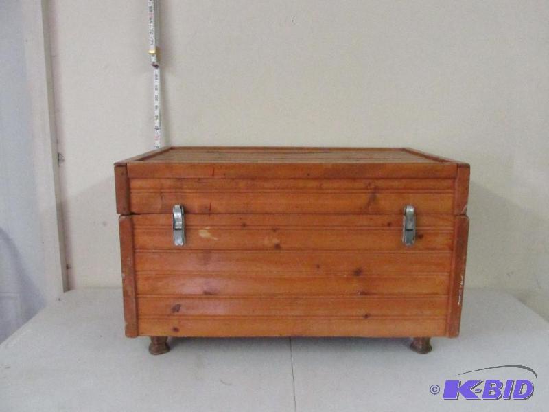 lot 137 image: Nicely Made Wooden Trunk with Insert