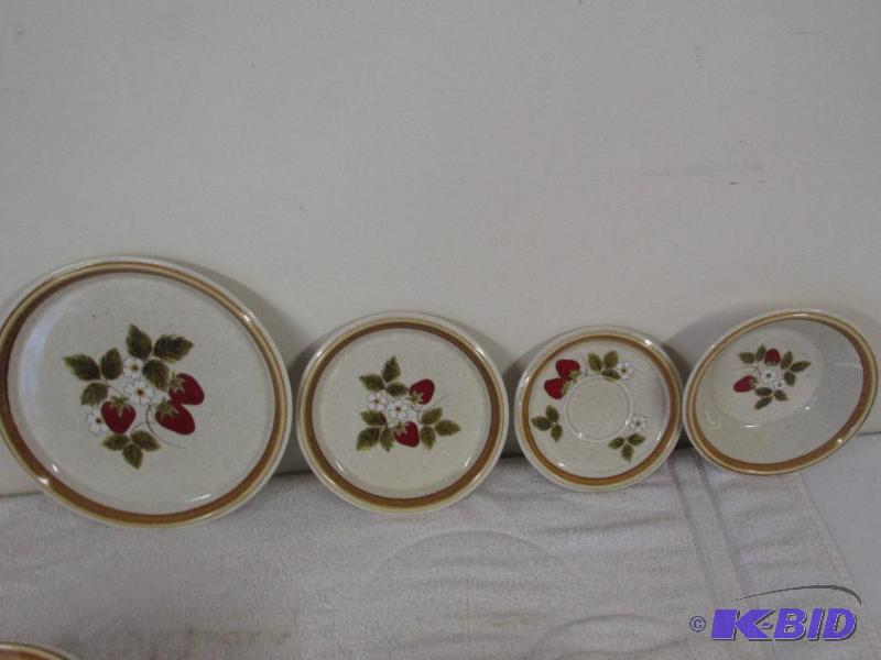 lot 139 image: Strawberry Design Dishes - nice Stoneware