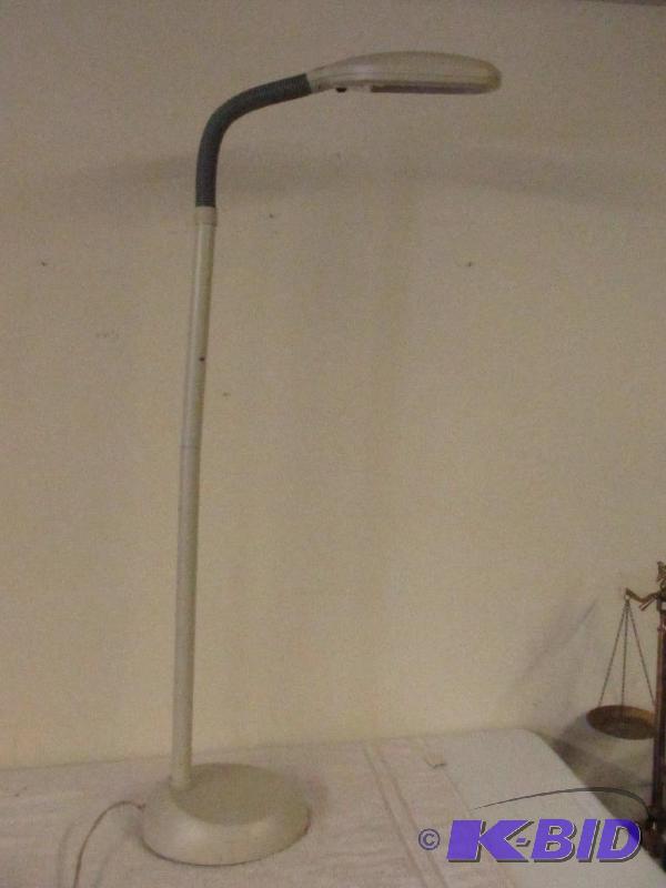 lot 20 image: Looks like one of the original Ott Lights - tested and works