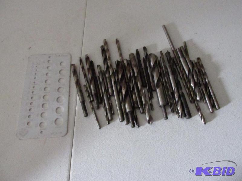 lot 22 image: Various size Drill Bits with a Drill Sizer