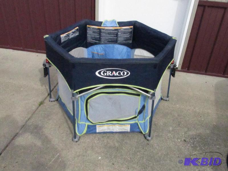 lot 36 image: Graco Play Pen - good condition