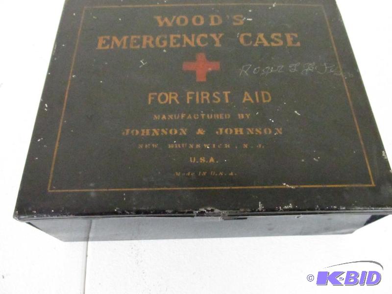 lot 48 image: Vintage, WOODS EMERGENCY CASE FOR FIRST AID