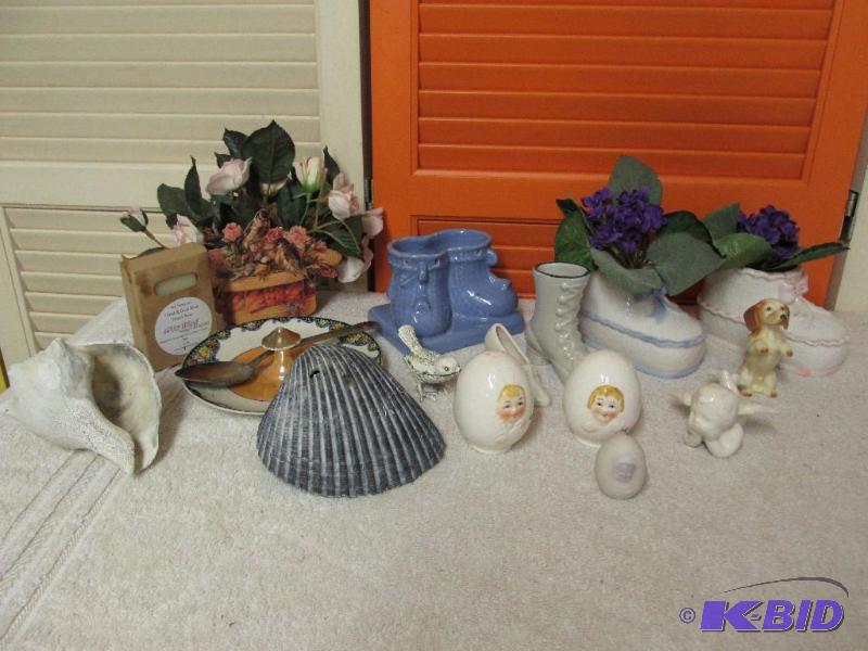 lot 49 image: Large Lot of Home Decor, Collectibles, Salt & Pepper
