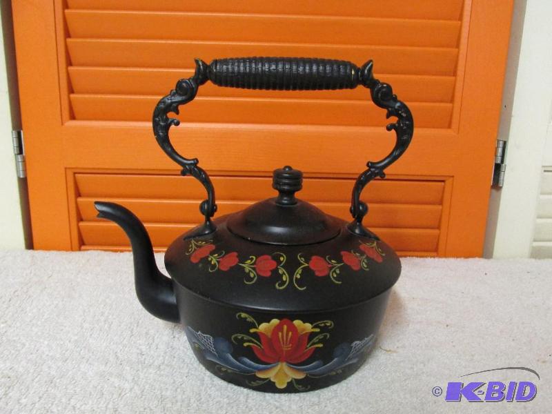 lot 50 image: Heavy Metal Vintage Tea Pot with Rosemaling