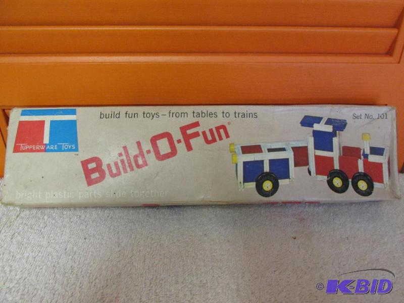 lot 83 image: Tupperware Toys Build O Fun