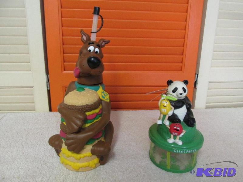 lot 89 image: Scooby Doo Drinking Plastic Cup and a Panda Bank from the Rain Forest Cafe