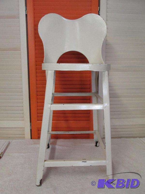 lot 95 image: Great Vintage Metal Stool.