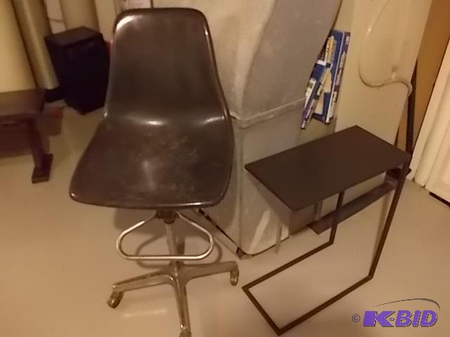 28&quot Work Stool With Foot Rest &amp Whee...