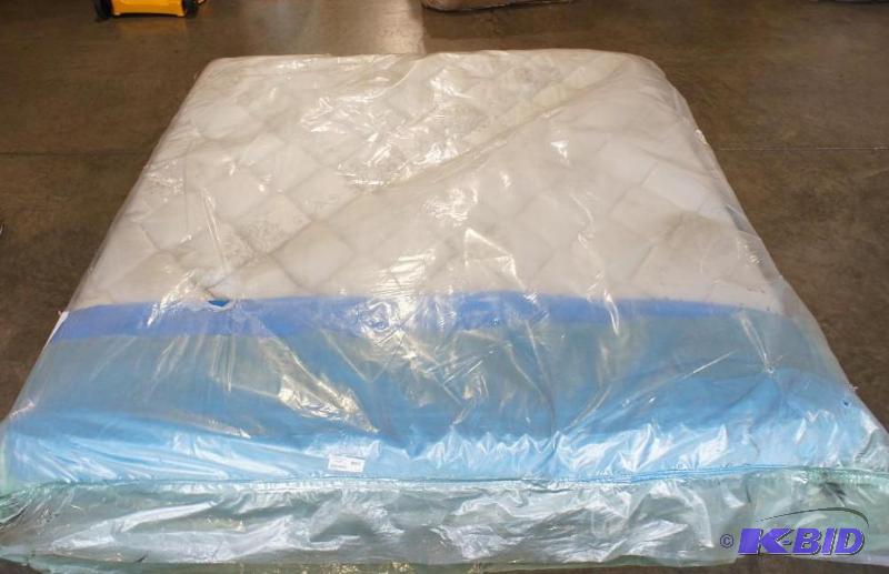 Sealy SeaGrove Plush King Mattress. MSRP $999...
