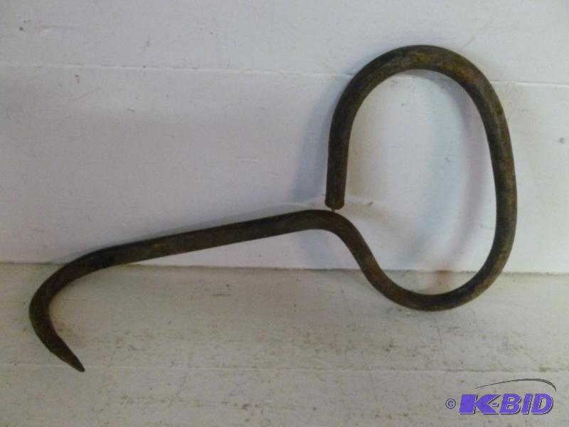 Vintage large loop iron bale hook that measur...