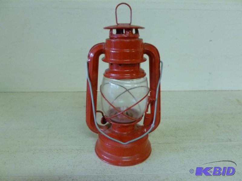Hanging oil barn lantern that measures 12.5&q...