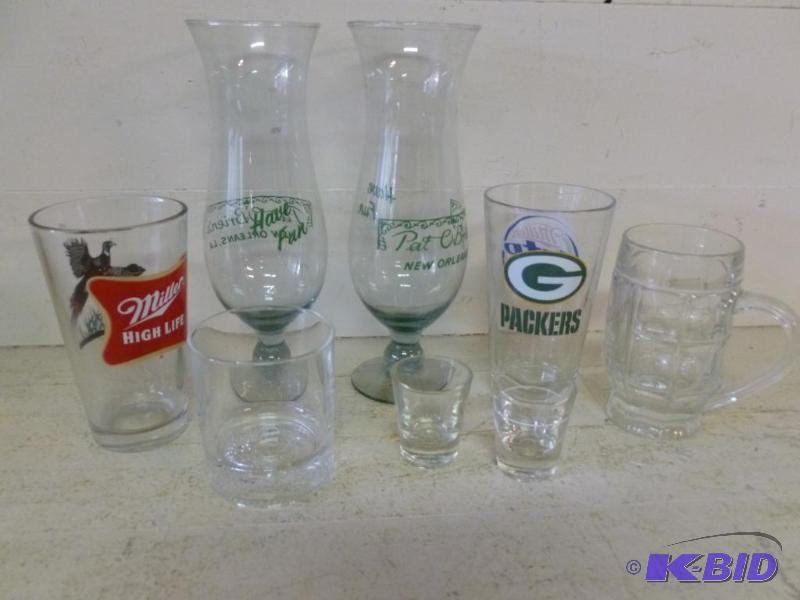 This lot consists of 16oz beer glasses that i...