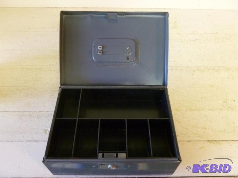 Steelmaster metal cash box, good working cond...