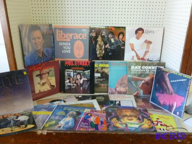 Large lot of twenty-three collectible 33s re...