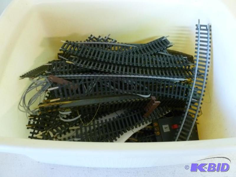 Large lot of Tyco and Atlas HO scale model tr...