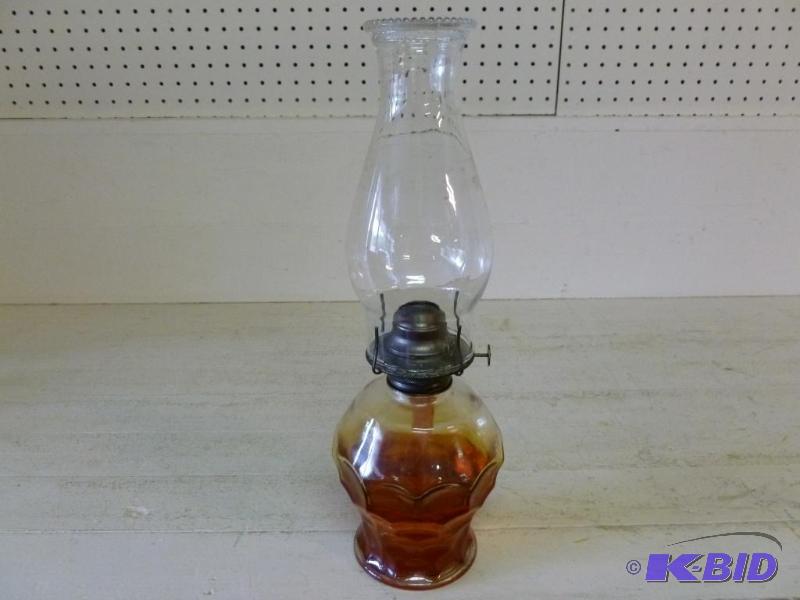 Vintage Kaadan&nbspoil lamp that measures 15...