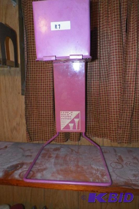 lot 117 image: Original Safety Ice Cream Cone Dispenser