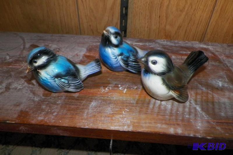 lot 120 image: 3 Goebel Birds - No chips